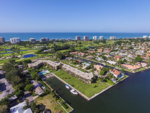 Longboat Key - Homeowners have a wide variety of options directly on the Gulf of Mexico or Bayside along tranquil Longboat Key. Photo 4