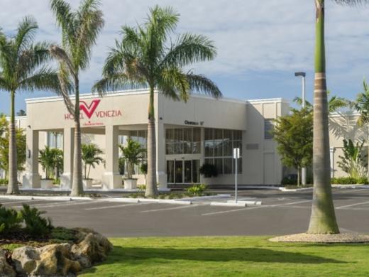 7430_721x480.jpg Photo