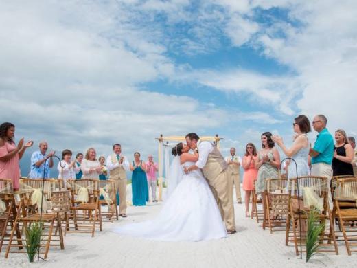 Lido Beach Wedding - Kissing on the Exit! Photo 7