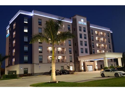 Ameniti Bay at night - Ameniti Bay Hotel at night Photo 9