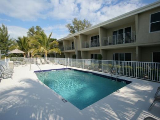 819_640x480.jpg - Community Pool Photo