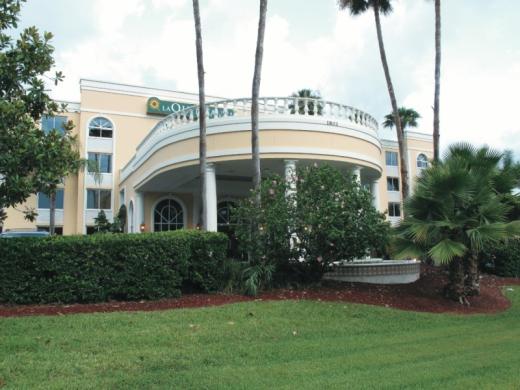 La Quinta Inn & Suites - Downtown - You deserve a day at the beach. Choose this La Quinta Inn & Suites Sarasota Downtown hotel facing the nearby Sarasota Bay and overlooking Long Boat Key. Just a s... Photo