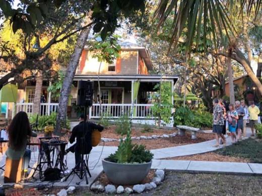 Courtyard - Music in the courtyard Photo 3
