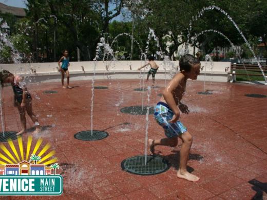 Intergenerational Fountain Downtown Venice Photo 7