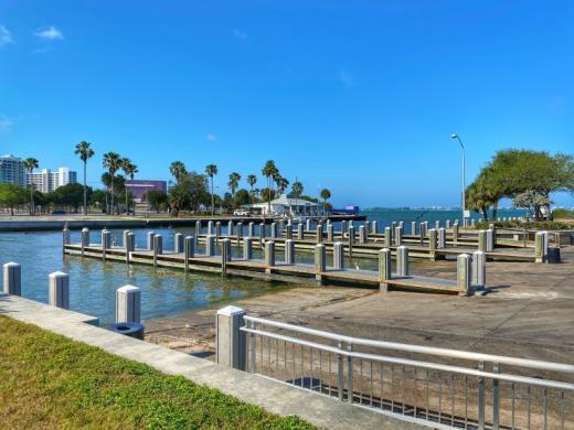 Centennial Park - Three double-lane boat ramps, picnic tables, leashed pets are allowed, perfect for canoe and kayak launching. Photo 2