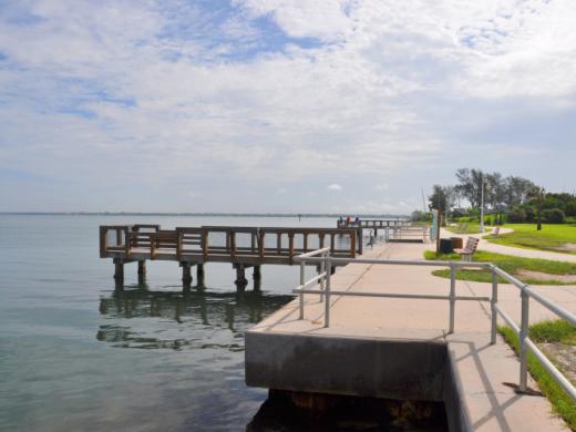 Ken Thompson Park - On the northwest side of the park is the fishing pier. Photo 6