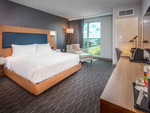 Executive King - Our Executive King and Double Queen rooms reside on our top floor, providing exceptional views of IMG Academy and the surrounding area, and feature additional unique in-room health... Photo 4