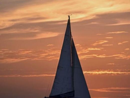 sunset sail Photo