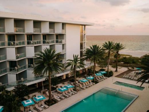 Pool and Beach Photo 7