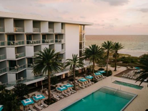 Pool and Beach Photo 7