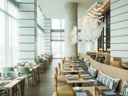 EVOQ Restaurant - Experience a fresh take on comfort classics while dining in a contemporary elegant atmosphere at EVOQ. Photo 5