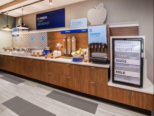 Holiday Inn Buffet Photo 5