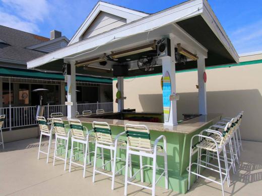 Poolside Tiki Bar Photo 2