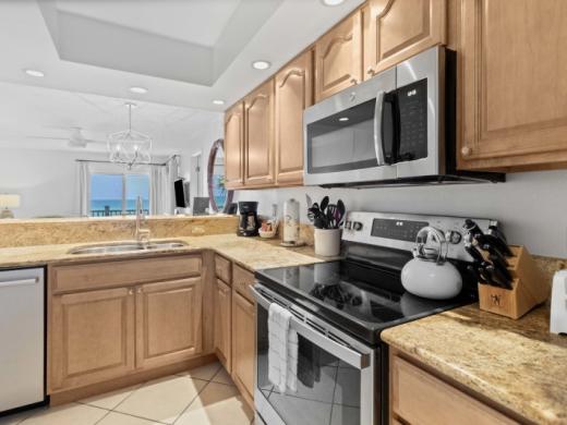 Typical Kitchen Photo 13