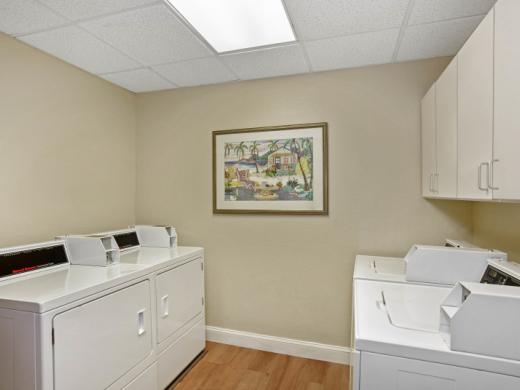 Guest laundry Photo 14