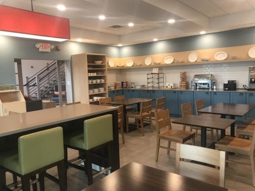 Breakfast Room - Enjoy the free hot & cold breakfast buffet in our newly updated breakfast room Photo 3