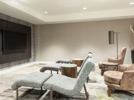 TV seating area Photo 4