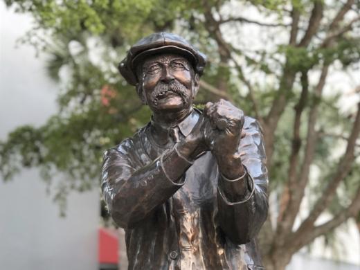 Royal St. Andrews — Father of Golf - Links Plaza is where, in 1905, Col. John Hamilton Gillespie created the first golf course in Sarasota. The Jack Dowd-designed bronze sculpture of Col. Gillesp... Photo 3