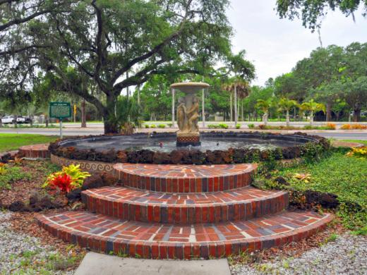 Mable Ringling Memorial Fountain - Fountain, historic marker & walking paths. Home to the Mable Ringling Memorial Fountain. Built in memory of Mable Ringling, John Ringling’s wife. She was the fi... Photo 2