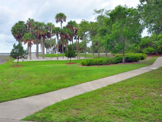 Nora Patterson Bay Island Park - Beautiful views of Downtown Sarasota. Located under the North Bridge on Siesta Key. Park benches, picnic tables, fishing, and walking paths. Photo 2