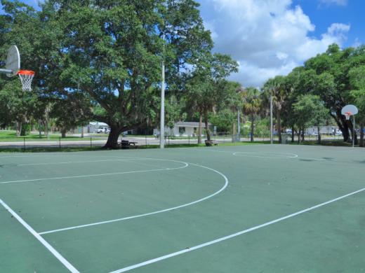 Orange Avenue Park Basketball Court - Play basketball today! Photo 3