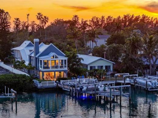 Waterfront Home - Explore our luxury rentals on Longboat Key and Lido Key. Photo