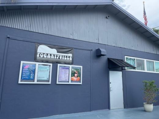 Fogartyville - Fogartyville is Sarasota's premiere listening room. We host concerts with both touring and local artists. Genres include blues, jazz, indie rock, and world. The venue is also availab... Photo 2
