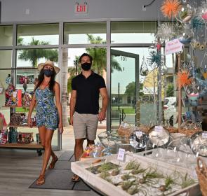 couple-masks-shopping-downtown venice.jpg