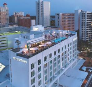 Art Ovation Hotel, Perspective Rooftop Bar