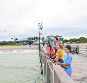 family fishing at venice pier