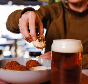 lucky 8 appetizer and beer in southside village