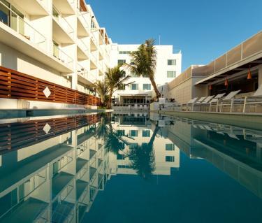 sarasota modern pool