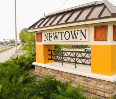 newtown sign entrance in sarasota florida