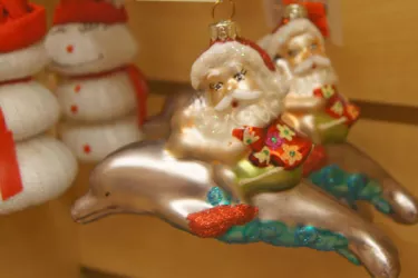 RS796_FLAChristmasOrnamentsVS_OPT_0.jpg