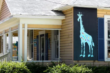 Sandburg-Artful-Giraffe-(1)__2017Opt.jpg