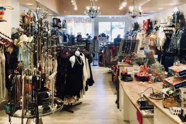 holiday-shopping-story----Beth-Luberecki_112917__OPT.jpg