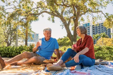 couple cooling down at the bay park