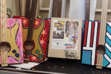 Examples of the guitars to be painted