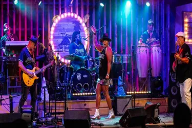 Join Phoenix5 at Encore Live with special guests featuring Horns for a night of high-energy vibes, nonstop dancing, and feel-good music.