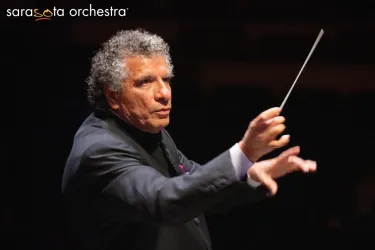 Sarasota Orchestra conductor lifts baton