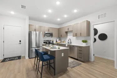 *Receive 8 weeks free base rent + an additional $1,000 gift card when you Look & Lease.* Photo