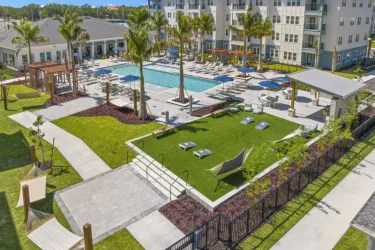 *Receive 8 weeks free base rent + additional incentives.* Photo