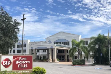 Best Western Plus Ambassador Suites Photo