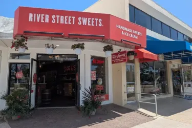 River Street Sweets Outside Photo