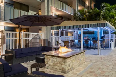 Pool Bar Photo