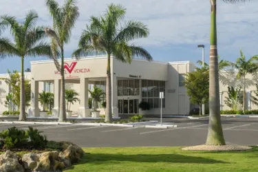 7430_721x480.jpg Photo