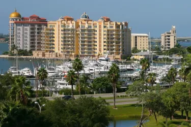 A Unique Alternative for Active Downtown Living! - A UNIQUE ALTERNATIVE FOR ACTIVE SENIORS DESIRING TO RESIDE IN DOWNTOWN SARASOTA WHO MAY HAVE BEEN THINKING ABOUT A CONDO, HOTEL, PRIVATE RESIDENCE... Photo
