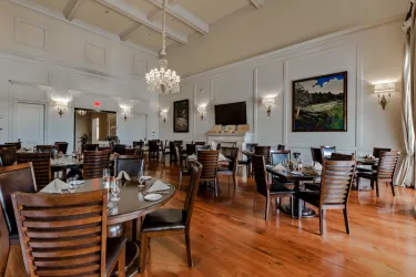 Bistro Dining Room - The Bistro dining room overlooks the golf course 18th green. Photo