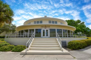 "John Chidsey” Bayfront Community Center - The "John Chidsey” Bayfront Community Center is attached to the west side of the historic Sarasota Municipal Auditorium. This quaint little venue has ... Photo