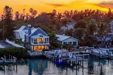 Waterfront Home - Explore our luxury rentals on Longboat Key and Lido Key. Photo